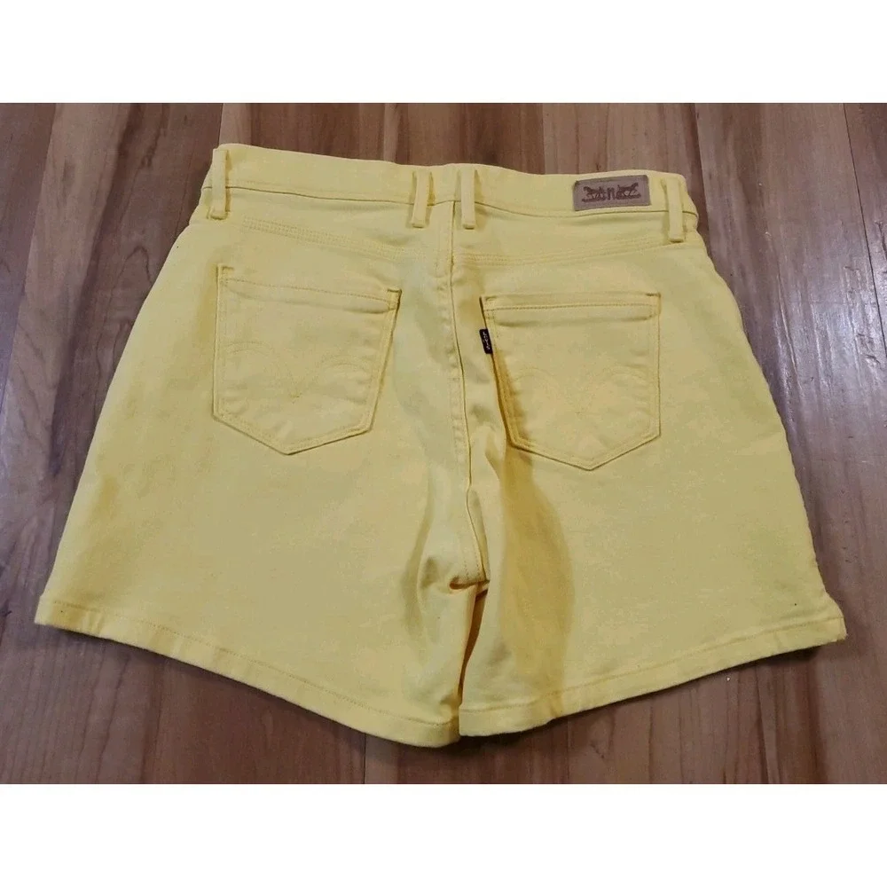 Levis Banana Yellow Shorts Womens Size 4 Waist‎ 29